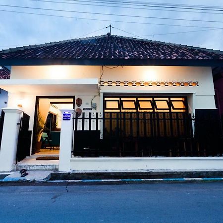 Good Feeling Hostel Banyuwangi  Exterior photo